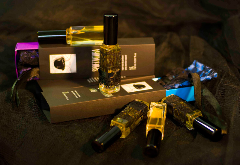 عطر ادکلن هفت چهار شش آموره سره‌تو اسپرتزاتورا - 746 Amore Segreto Sprezzatura - بررسی، قیمت و خرید