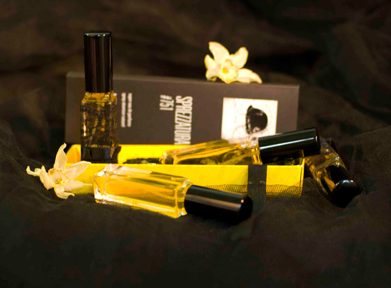 عطر ادکلن هفتصد و بیست و یک ریترنو دی فیاما اسپرتزاتورا - 721 Ritorno di Fiamma Sprezzatura - بررسی، قیمت و خرید