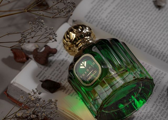 عطر ادکلن امِرالد یاسانیا - Emerald Yasania - بررسی، قیمت و خرید