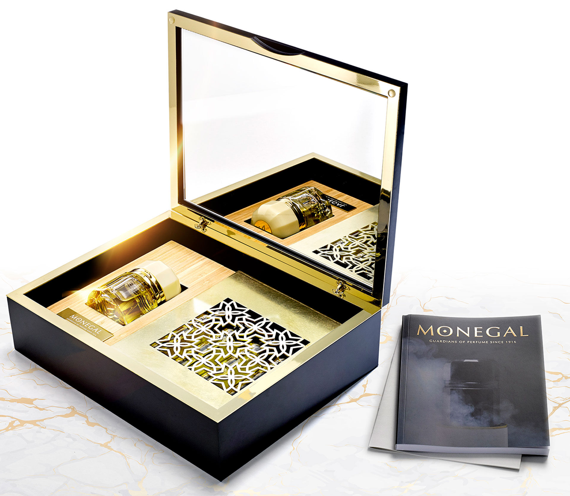 عطر ادکلن پورا سانگرا رامون مونه‌گال - Pura Sangre Ramon Monegal - بررسی، قیمت و خرید