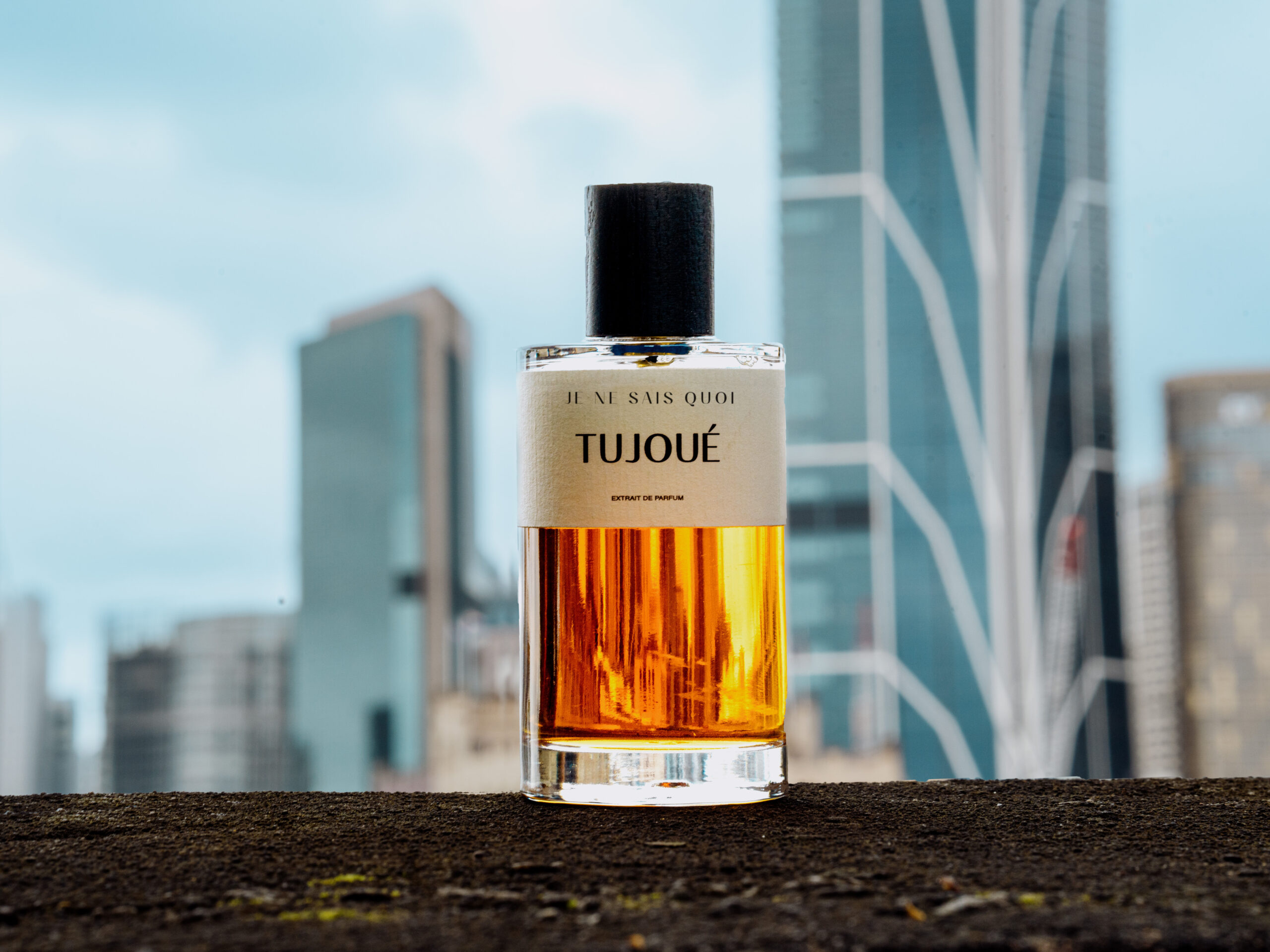 عطر ادکلن ژِنِسِکوا توجو - Je Ne Sais Quoi Tujoué - بررسی، قیمت و خرید