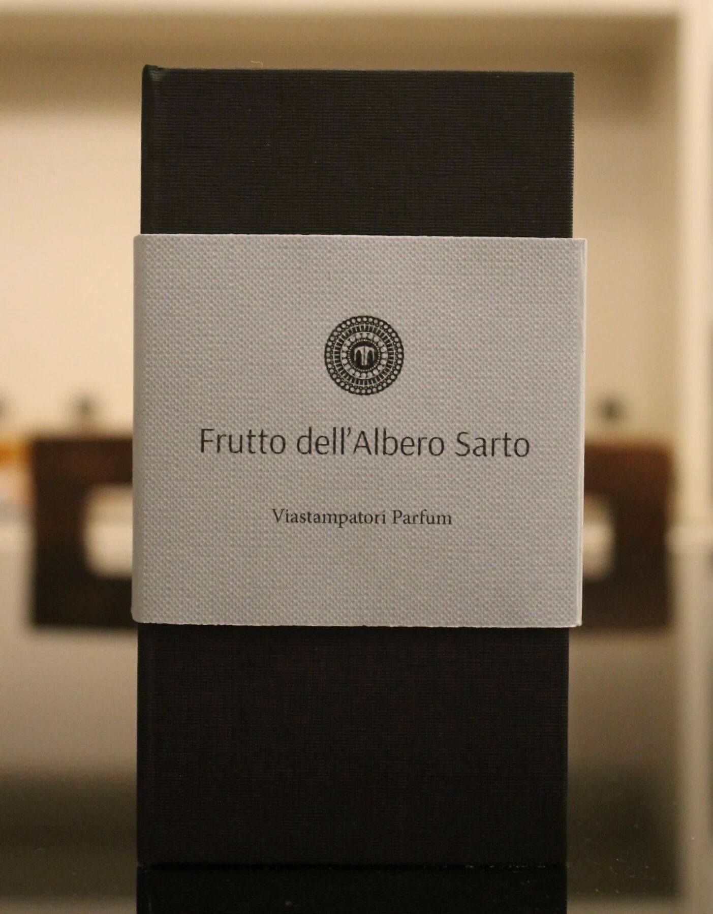 عطر ادکلن فروتو دل آلبرو سارتو ویا استامپاتوری - Frutto dell'Albero Sarto Via Stampatori - بررسی، قیمت و خرید