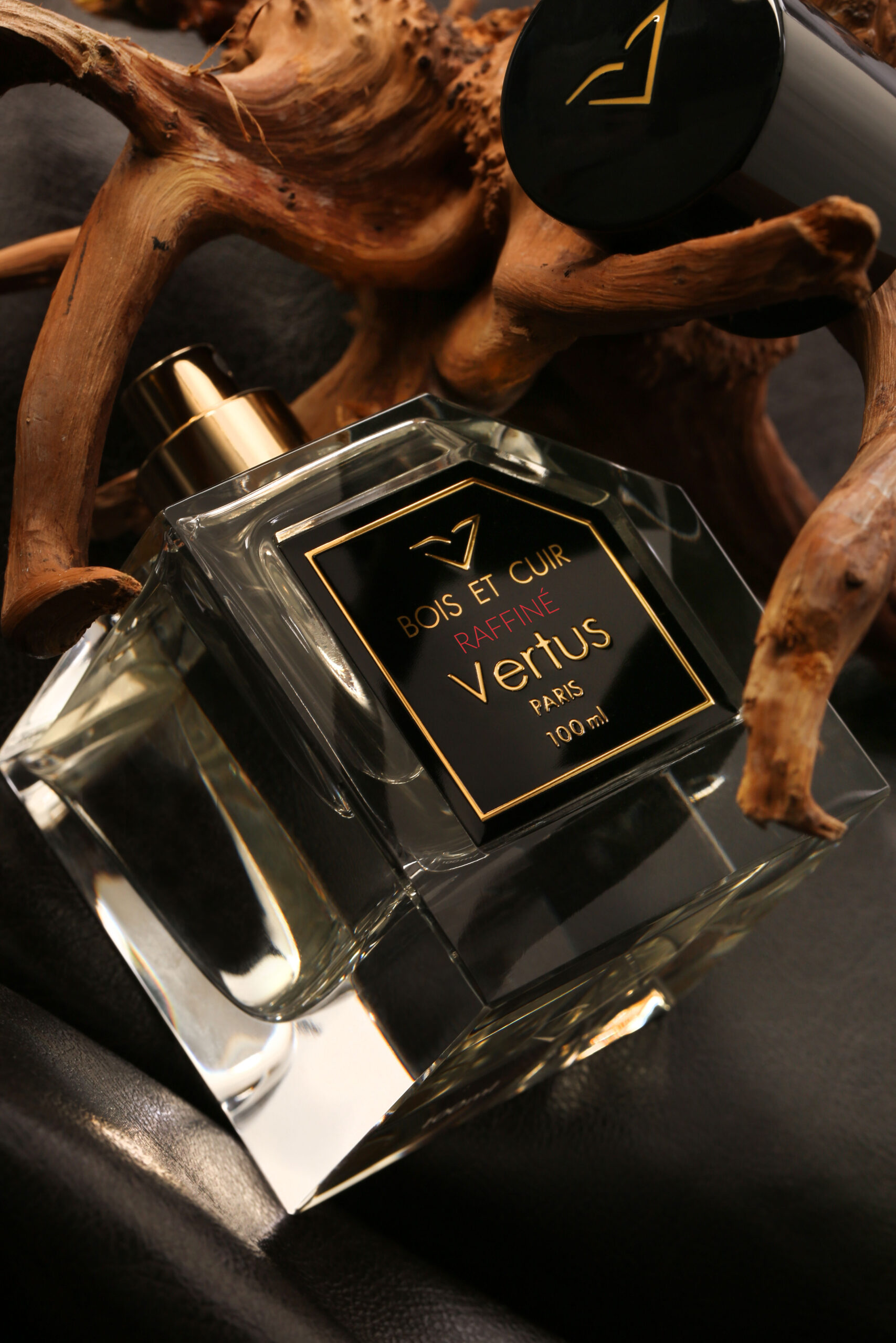 عطر ادکلن بوآ ات کیر رافینه ورتوس - Bois et Cuir Raffiné Vertus - بررسی، قیمت و خرید