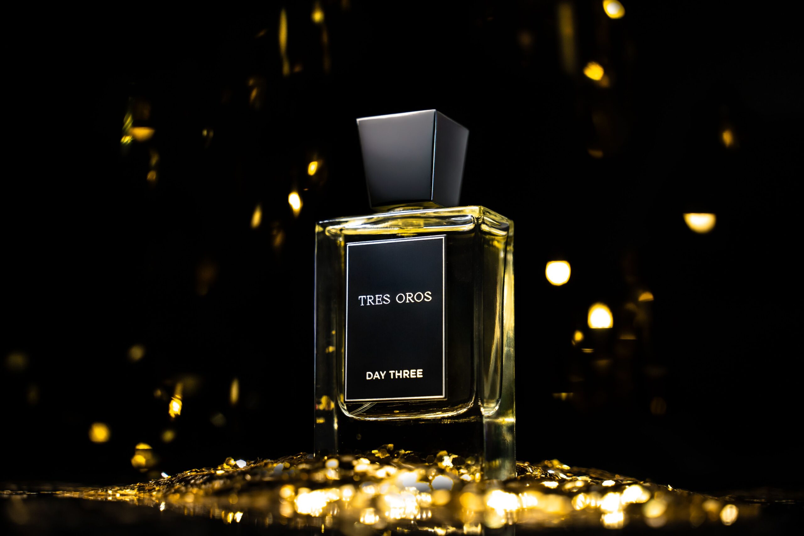 عطر ادکلن ترس اوروس دی تری - Tres Oros Day Three - بررسی، قیمت و خرید