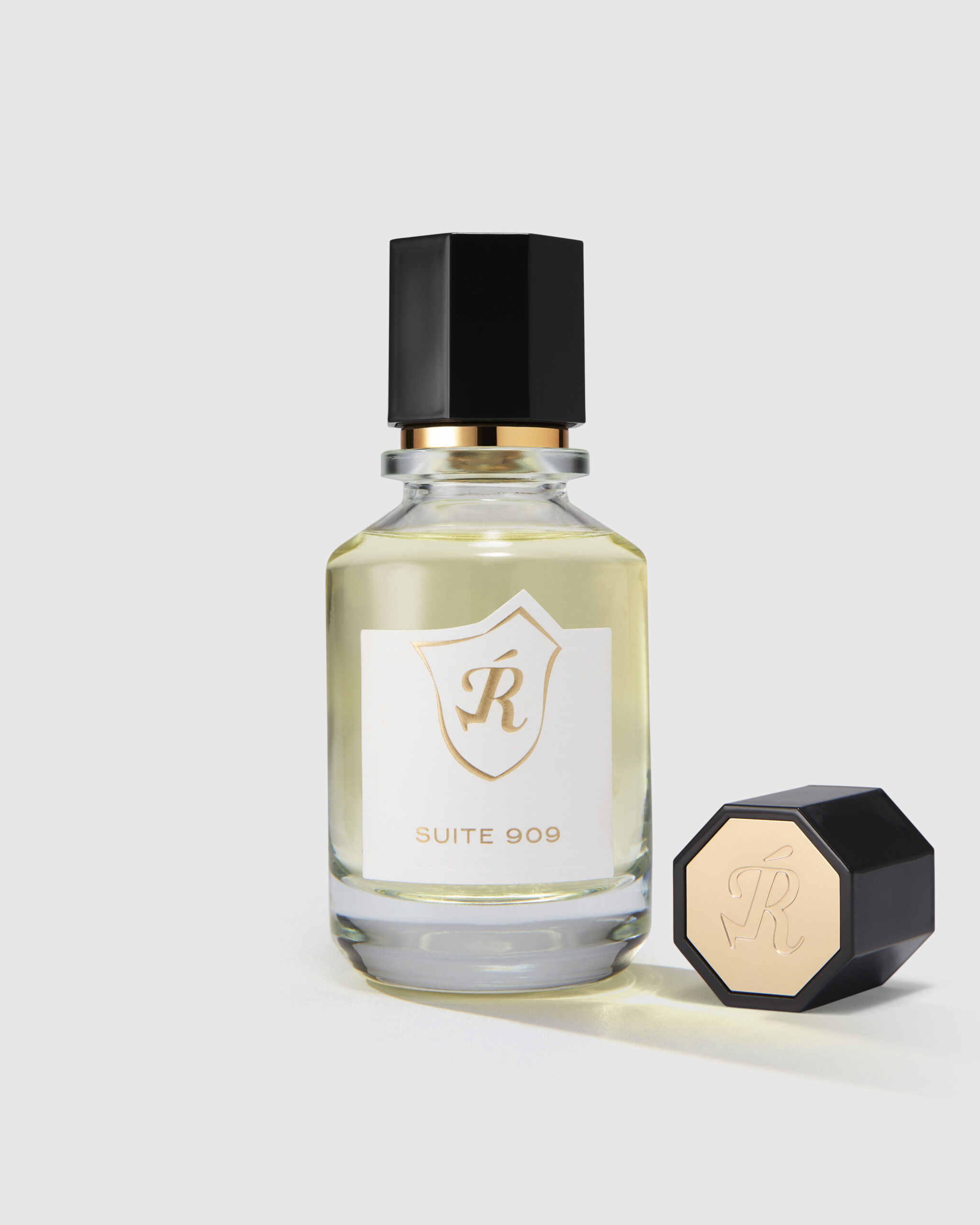 عطر ادکلن سوییت ۹۰۹ رزرو - Suite 909 Reservation - بررسی، قیمت و خرید