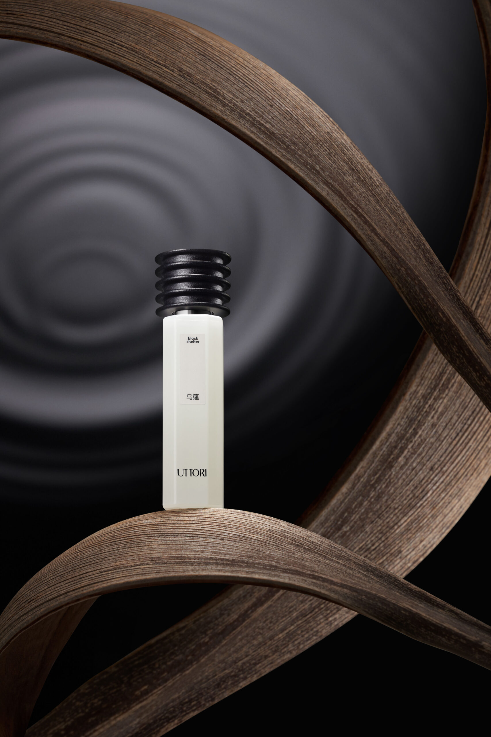 عطر ادکلن بلاک شلتر ووپنگ اوتوری - Black Shelter 乌篷 Uttori 五朵里 - بررسی، قیمت و خرید