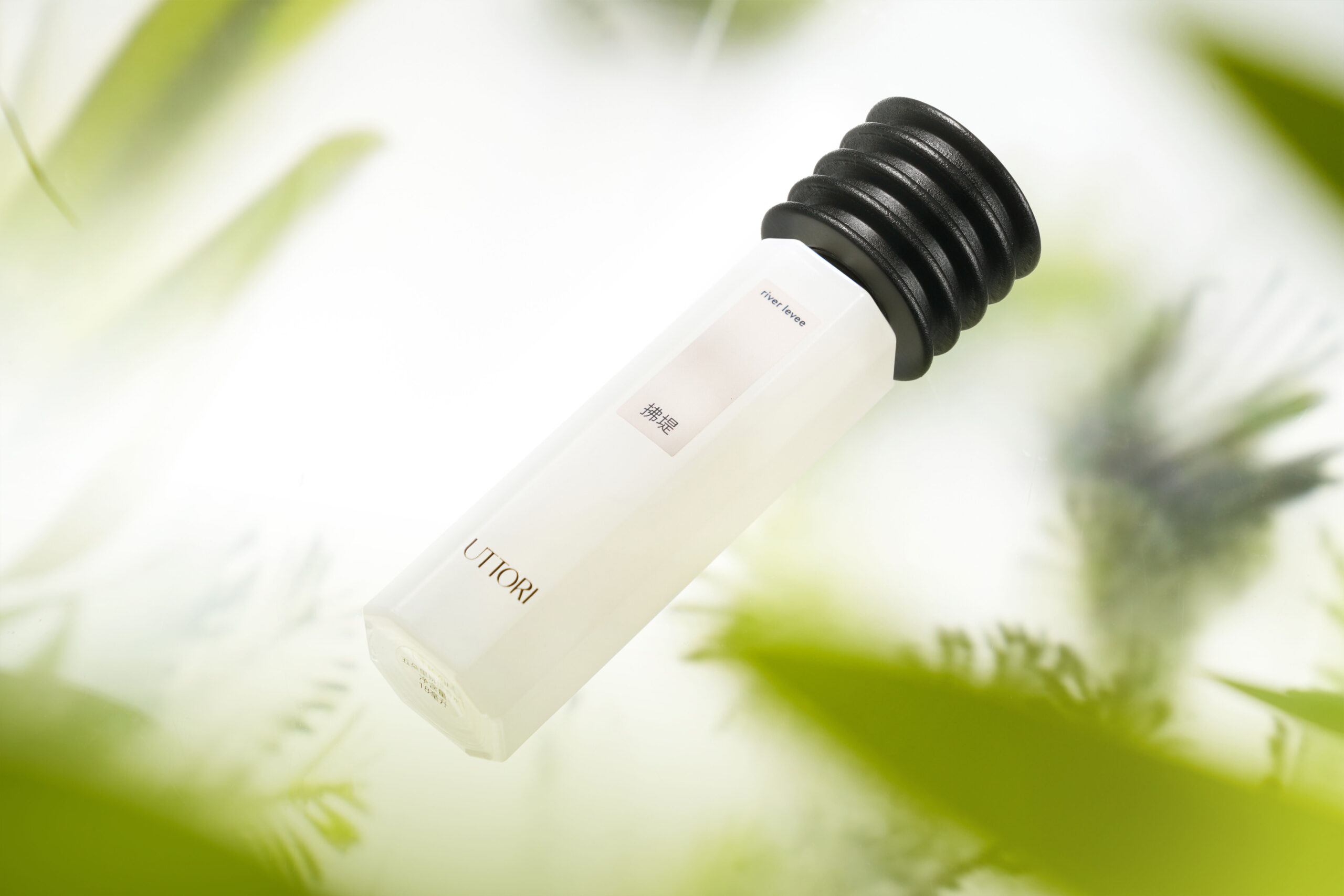 عطر ادکلن ریور لِوی اوتوری - River Levee 拂堤 Uttori 五朵里 - بررسی، قیمت و خرید