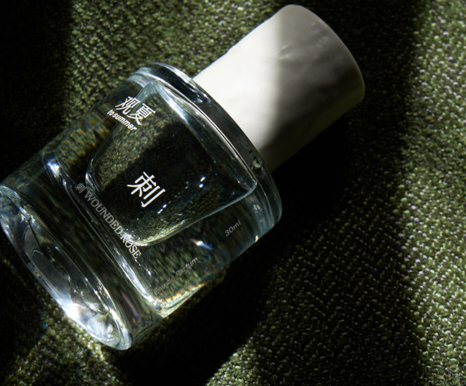 عطر ادکلن ووندِد رز چِنو تو سامر - Wounded Rose 刺 To Summer | 观夏 - بررسی، قیمت و خرید