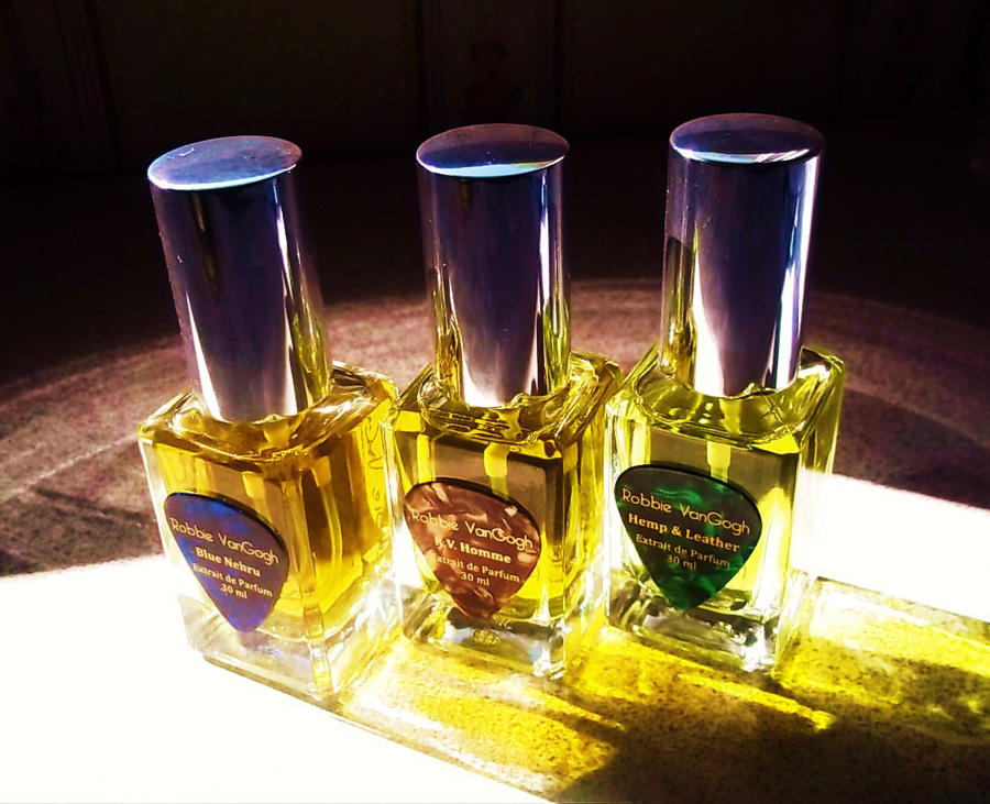 عطر ادکلن بلو نهرو اکستریت د پرفیوم رابی ونگوگ - Blue Nehru Extrait de Parfum Robbie VanGogh - بررسی، قیمت و خرید