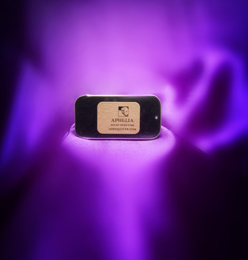 عطر ادکلن اپهلیا کنکریت د پرفیوم لوردز جستر - Aphelia Concrete de Parfum Lord's Jester - بررسی، قیمت و خرید