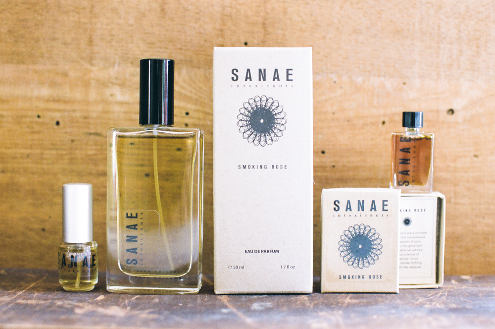 عطر ادکلن اسموکینگ رز سانا اینتوکسیکنتس - Smoking Rose Sanae Intoxicants - بررسی، قیمت و خرید