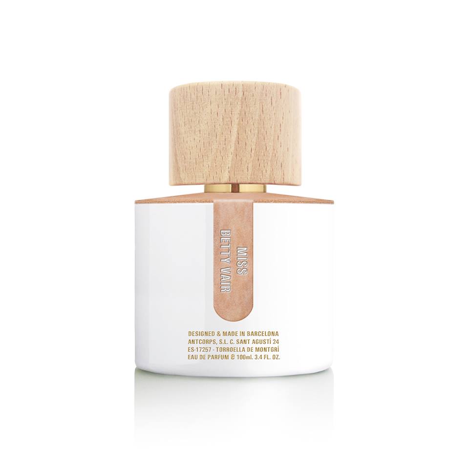عطر ادکلن میس بتی ور سانتی بورگاس - Miss Betty Vair Santi Burgas - بررسی، قیمت و خرید