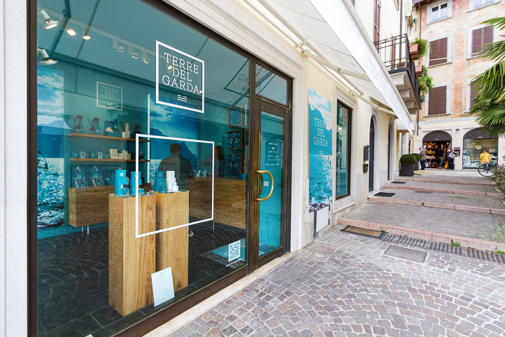 عطر ادکلن وینسا تِر دِل گاردا - Vinessa Terre del Garda - بررسی، قیمت و خرید