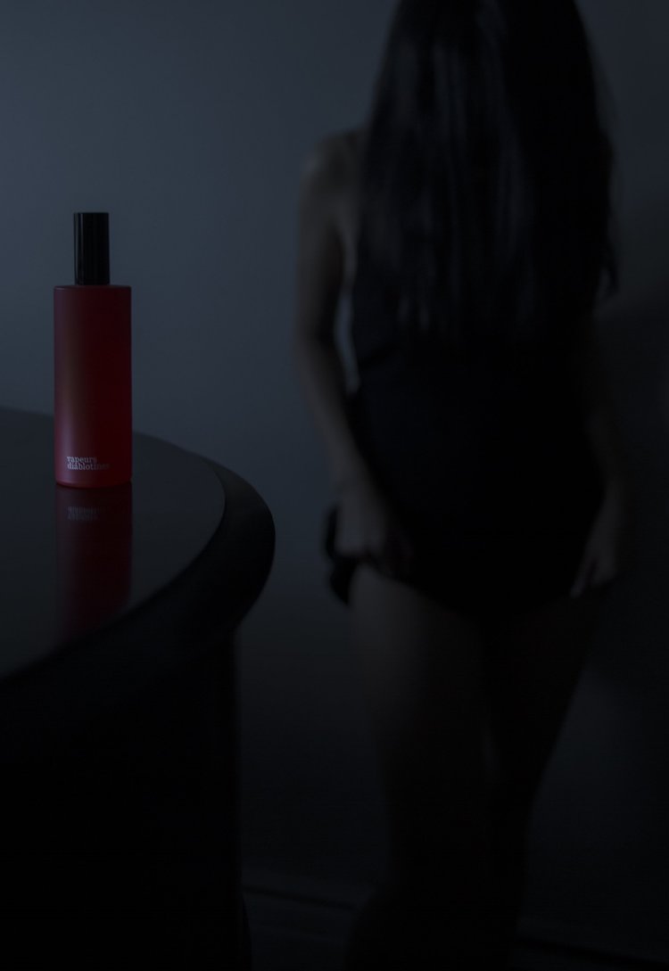 عطر ادکلن ویپورز دیابلوتین سول مانتو - Vapeurs Diablotines Sous le Manteau - بررسی، قیمت و خرید
