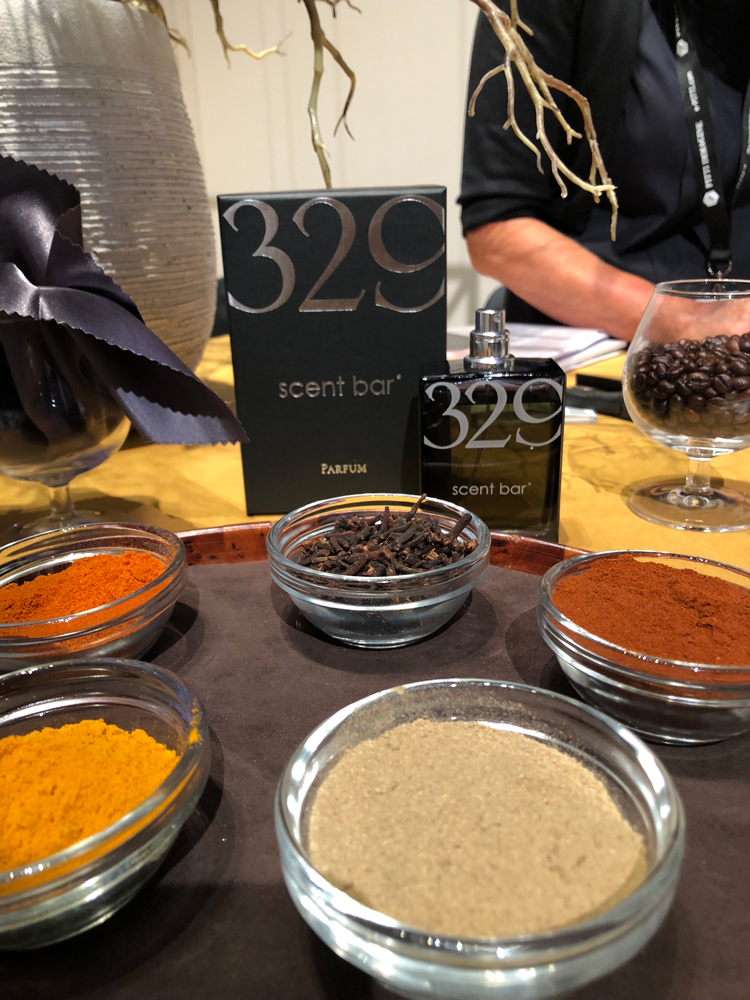 عطر ادکلن سیصد و بیست و نه سنت بار - 329 ScentBar - بررسی، قیمت و خرید