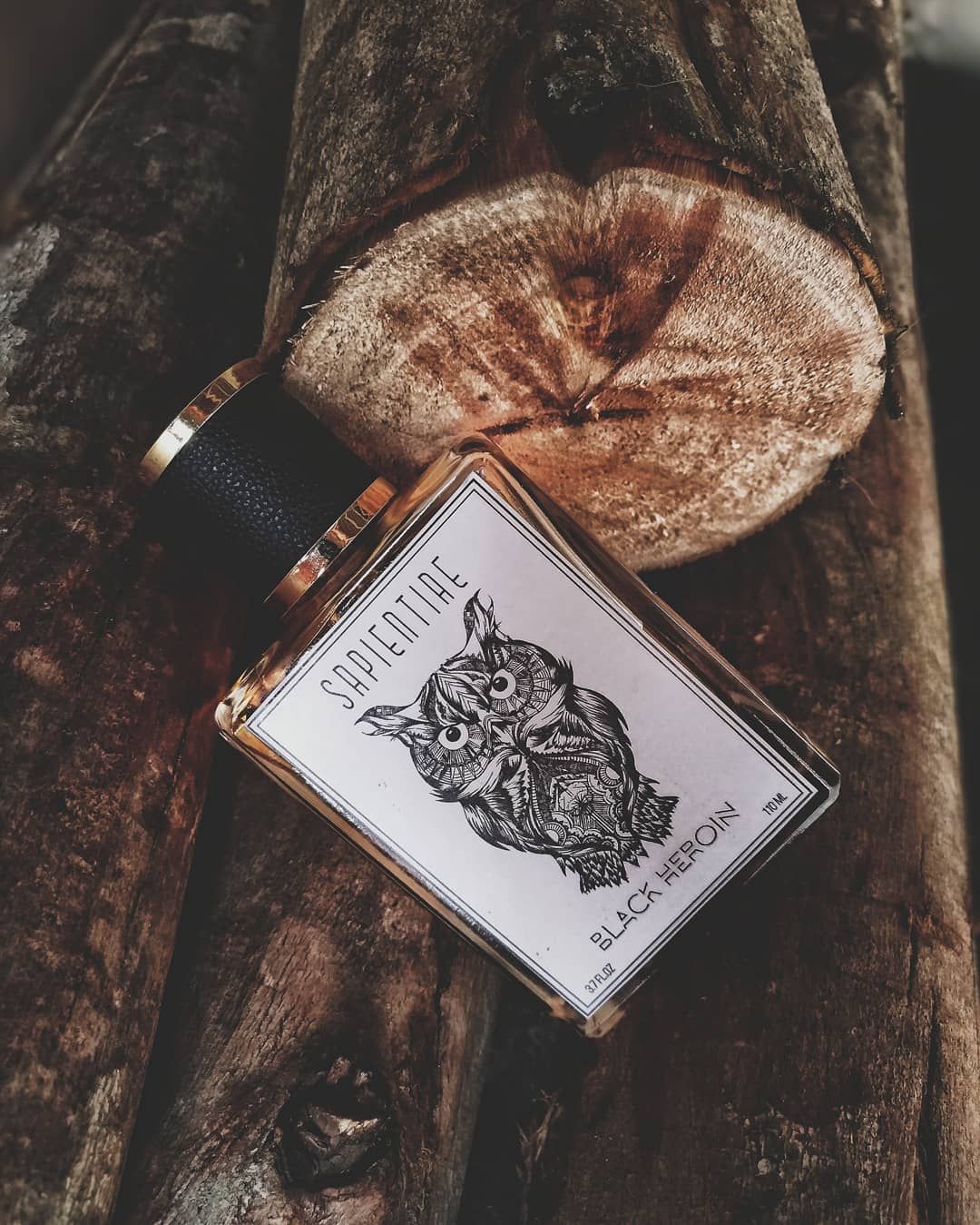 عطر ادکلن بلاک هروئین ساپیِنتیه نیش - Black Heroin Sapientiae Niche - بررسی، قیمت و خرید