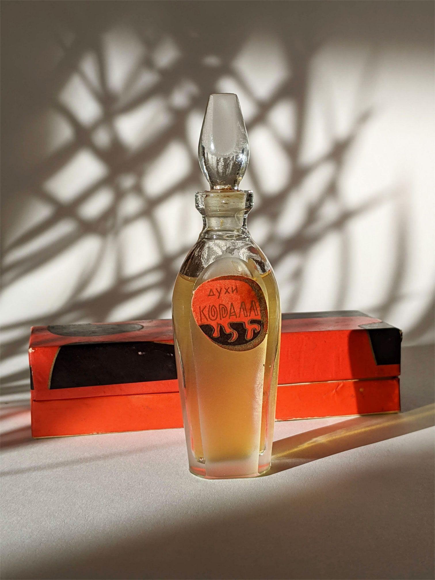 عطر ادکلن کورال رد کارنیشن - Коралл - Coral Red Carnation – Красная гвоздика - بررسی، قیمت و خرید
