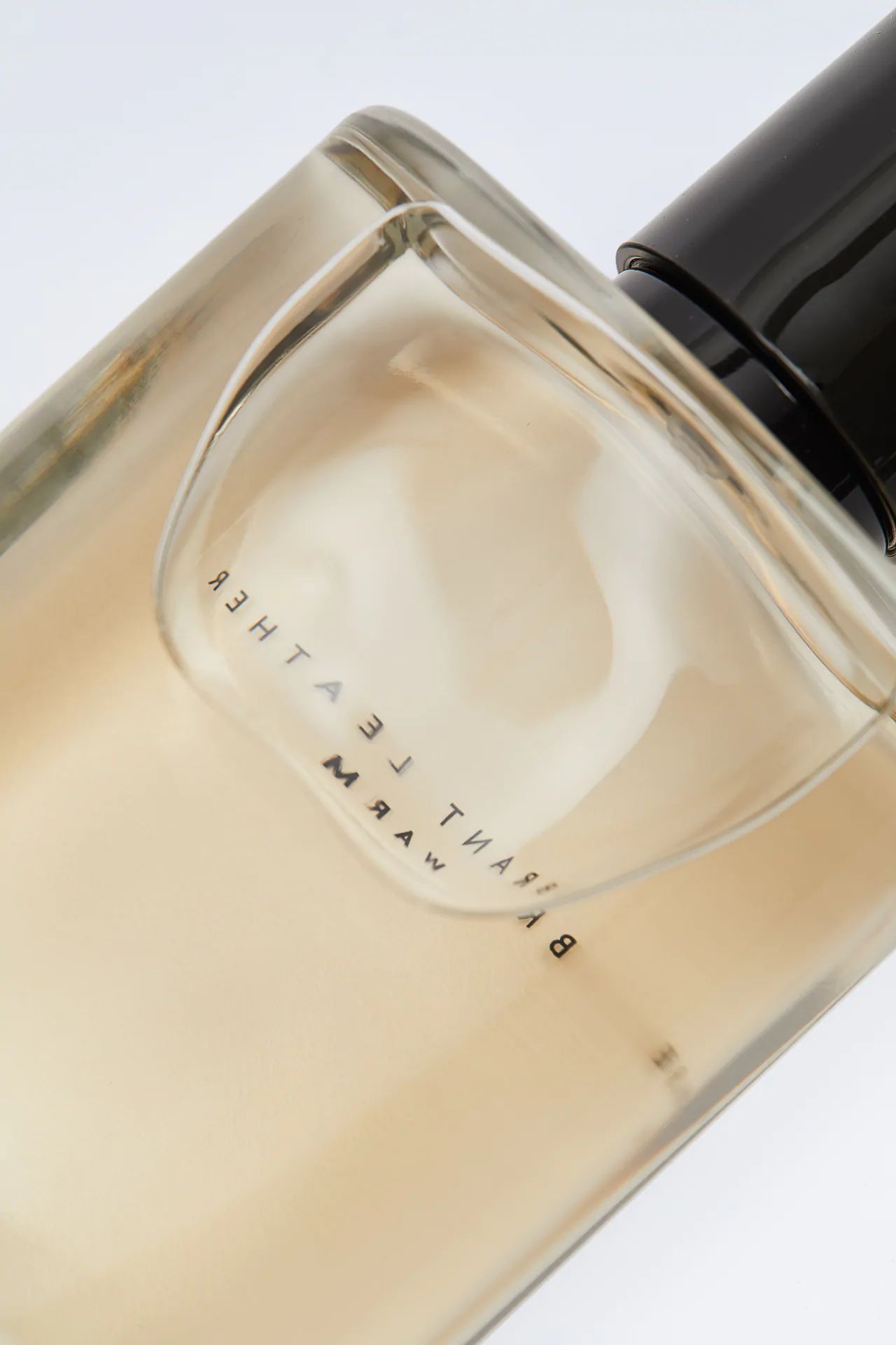 عطر ادکلن وایبرنت لدر وارم زارا - Vibrant Leather Warm Zara - بررسی، قیمت و خرید