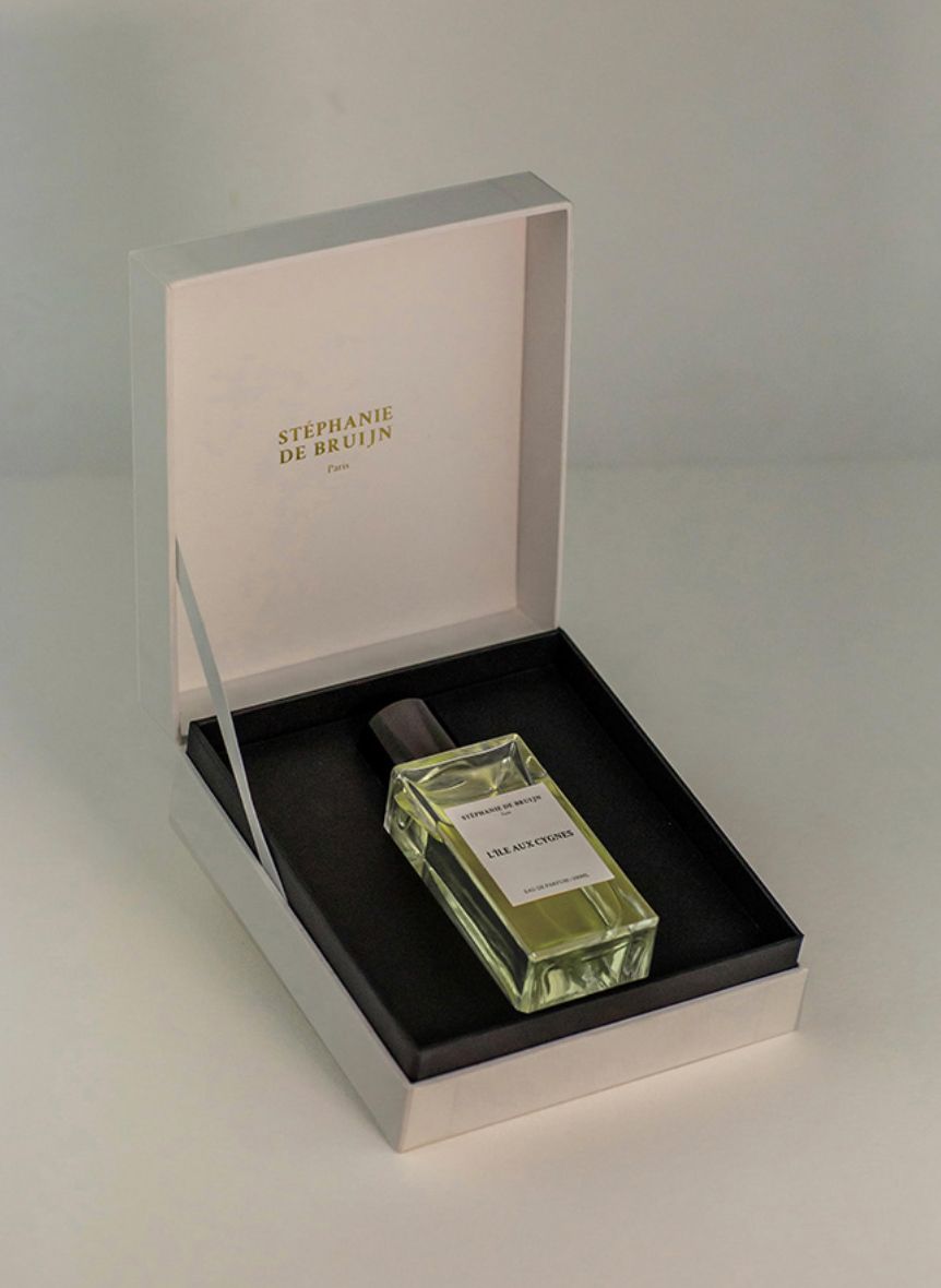 عطر ادکلن لیل او سیگن استفانی دو بروین - پارفوم سوغ مزوغ - l’Ile Aux Cygnes Stéphanie de Bruijn - Parfum sur Mesure - بررسی، قیمت و خرید