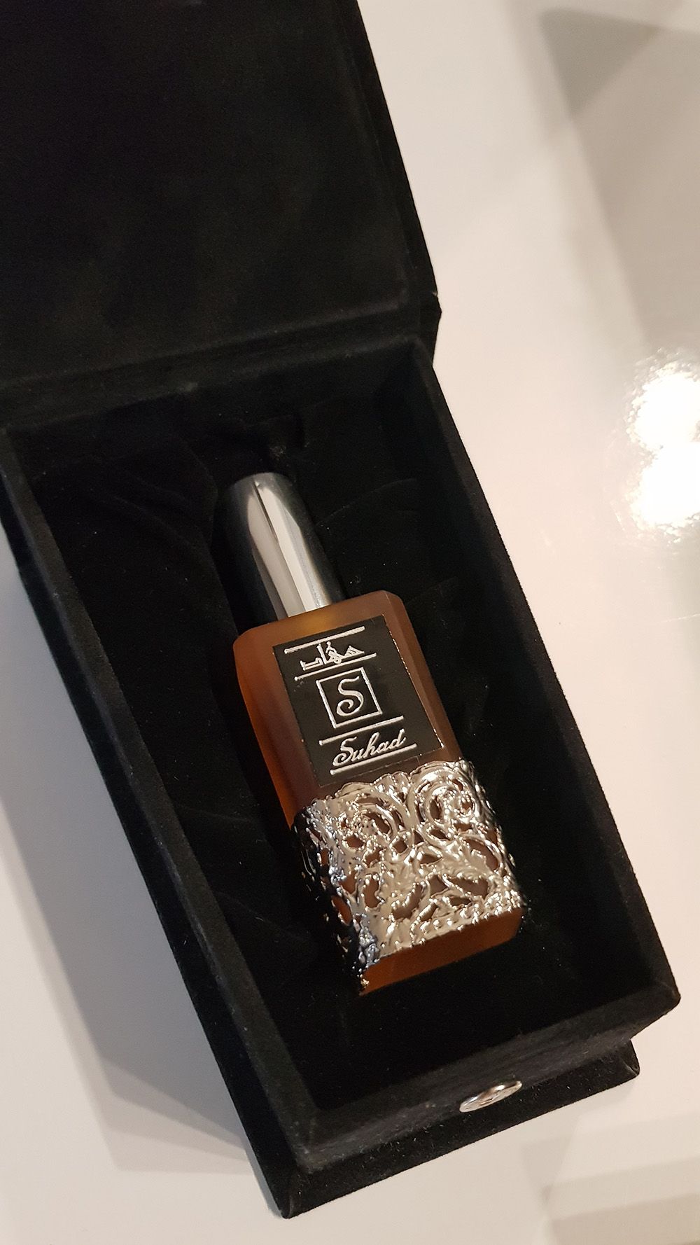 عطر ادکلن مخمل سهاد پرفیومز - Mukhmal Suhad Perfumes - بررسی، قیمت و خرید