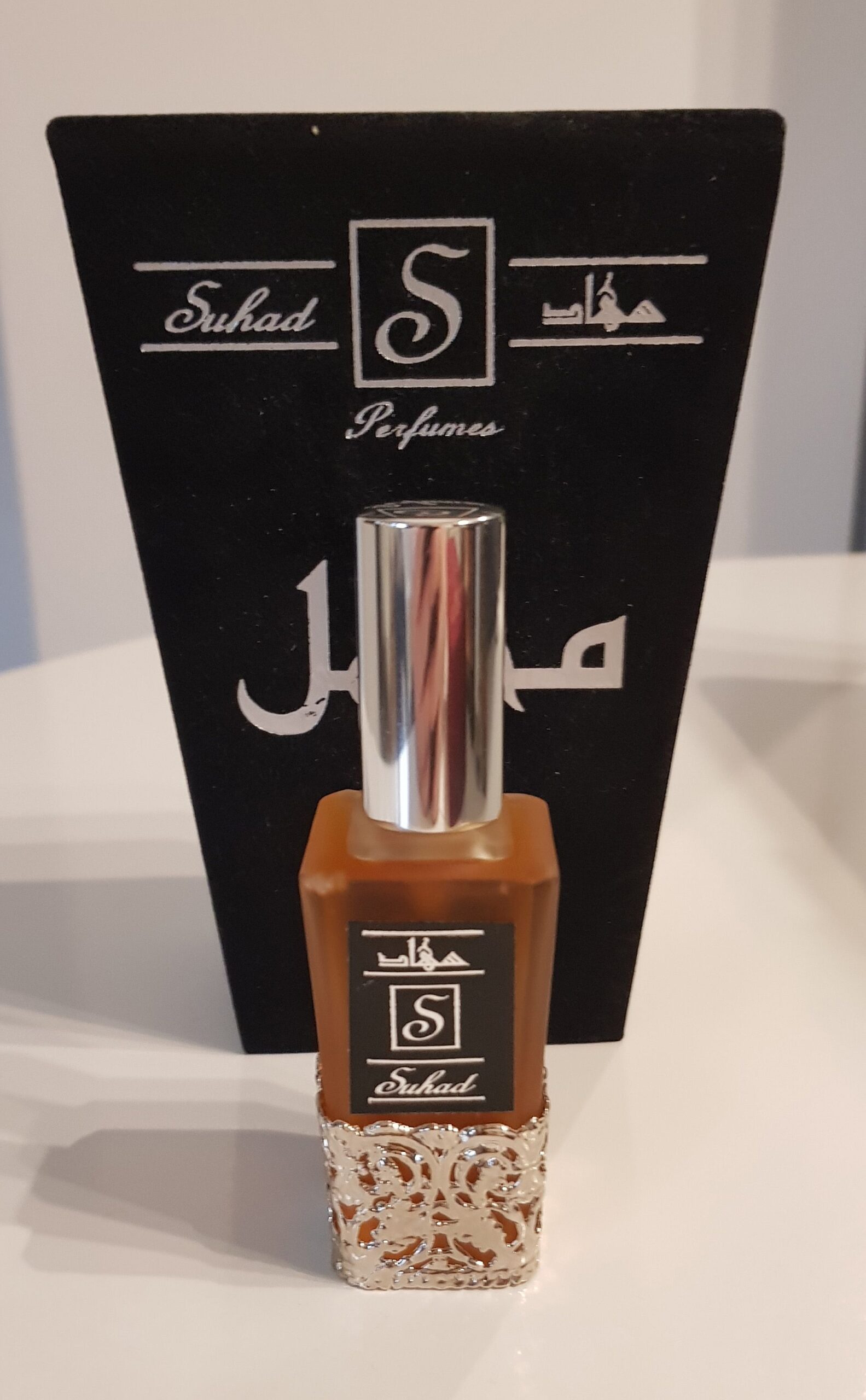 عطر ادکلن مخمل سهاد پرفیومز - Mukhmal Suhad Perfumes - بررسی، قیمت و خرید