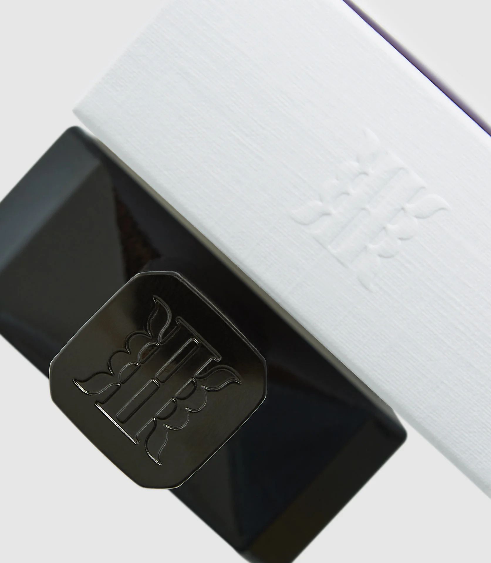 عطر ادکلن وایت دالیا ریس - White Dahlia Reiss - بررسی، قیمت و خرید