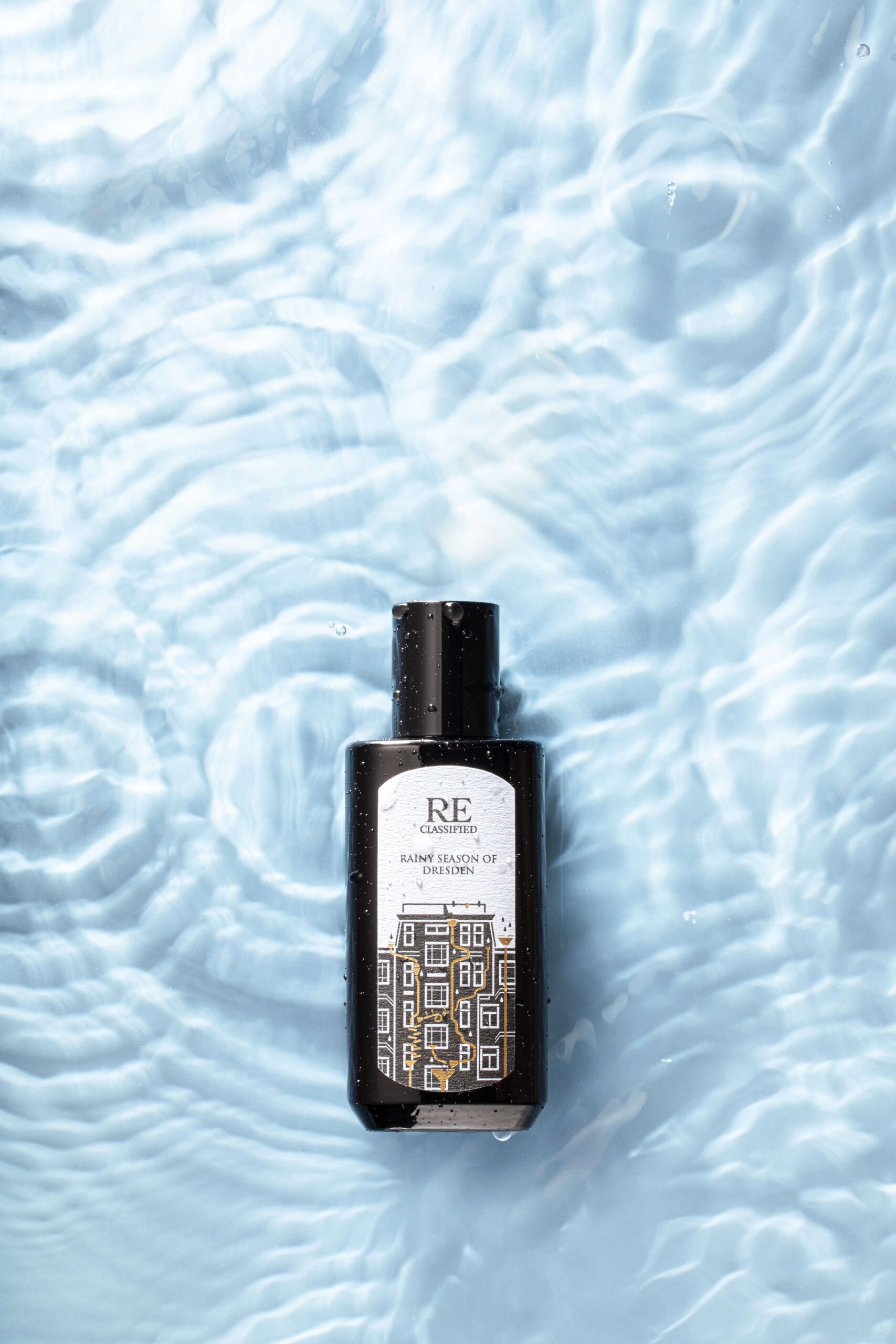 عطر ادکلن رینی سیزن آف درسدن دروستند ده یو جی ریکلسیفاید - Rainy Season Of Dresden 德累斯顿的雨季 RECLASSIFIED RE调香室 - بررسی، قیمت و خرید