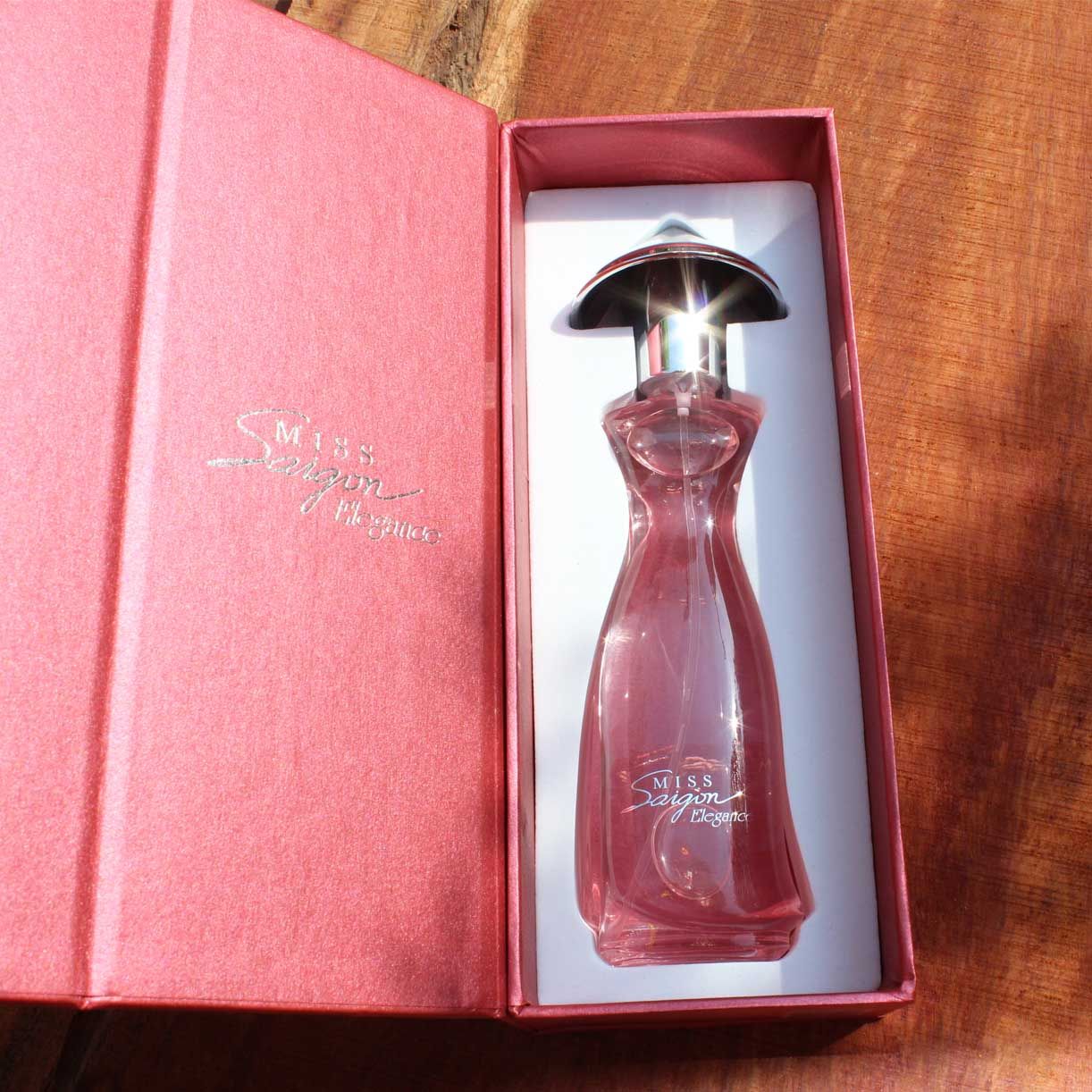 عطر ادکلن میس ویتنام الگانس (ان ۳) سایگون کازمتیکس - Miss Vietnam Elegance (N3) Saigon Cosmetics - بررسی، قیمت و خرید