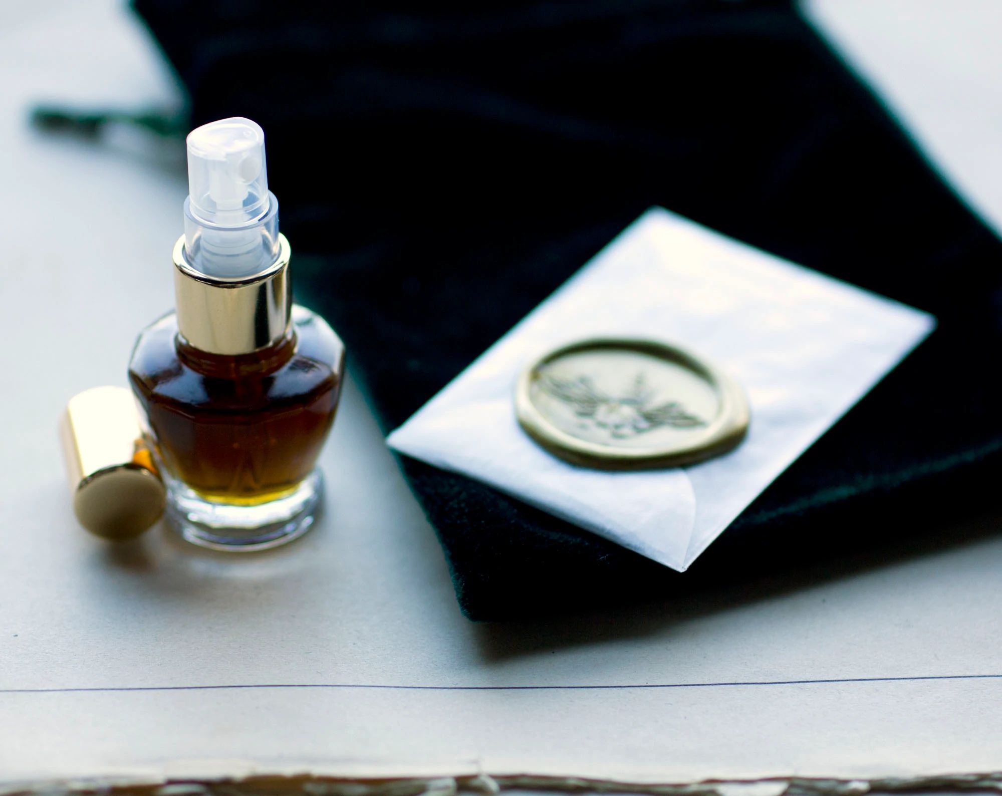 عطر ادکلن د گرین نایت رکسانا ایلومی‌نیتد پرفیوم - The Green Knight Roxana Illuminated Perfume - بررسی، قیمت و خرید