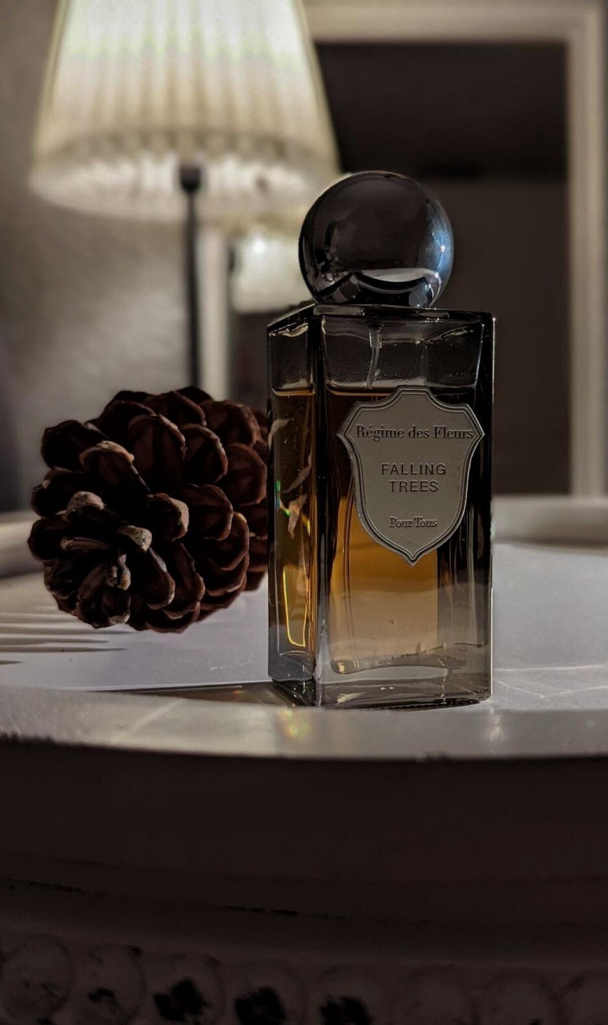 عطر ادکلن فالینگ تریز رژیم د فلور - Falling Trees Régime des Fleurs - بررسی، قیمت و خرید