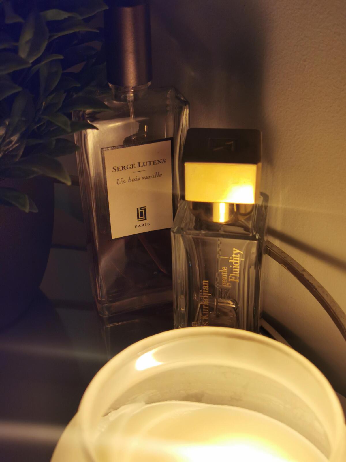عطر ادکلن اون بوا وانی سرج لوتنس - Un Bois Vanille Serge Lutens - بررسی، قیمت و خرید