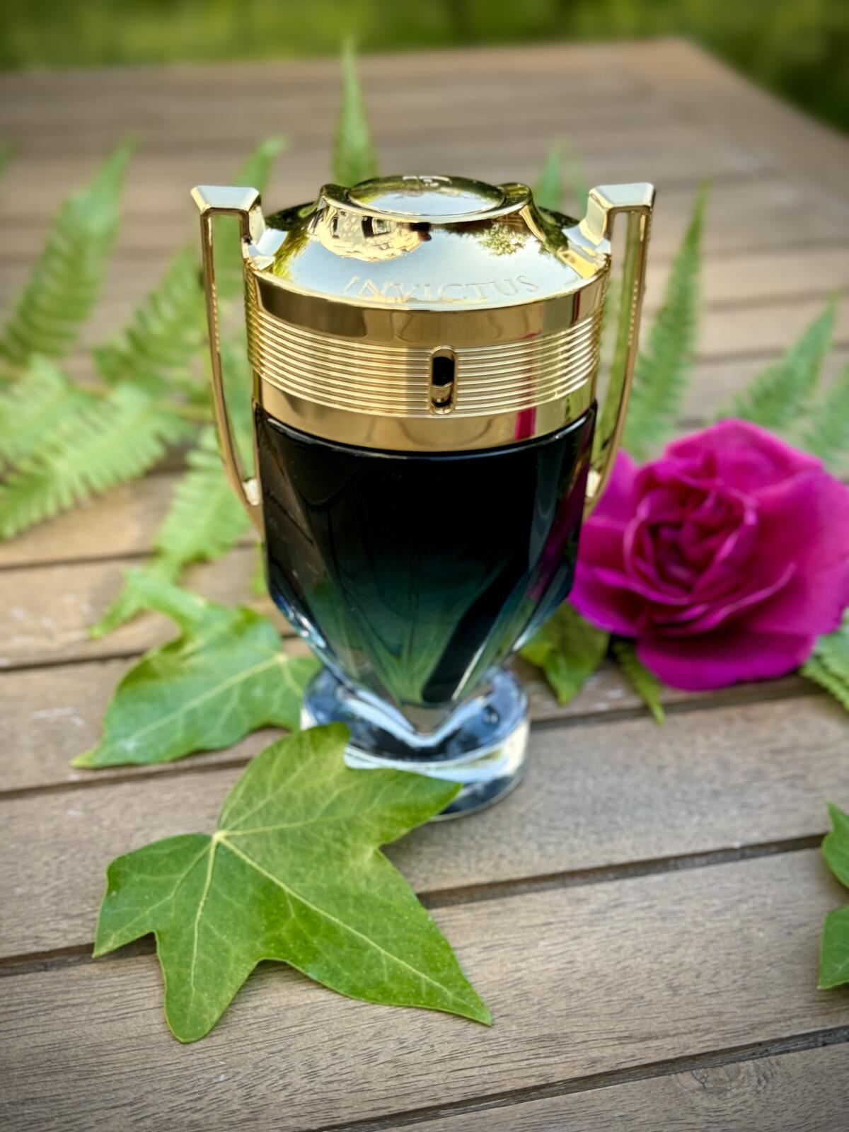 عطر ادکلن اینویکتوس پرفیوم رابان - Invictus Parfum Rabanne - بررسی، قیمت و خرید