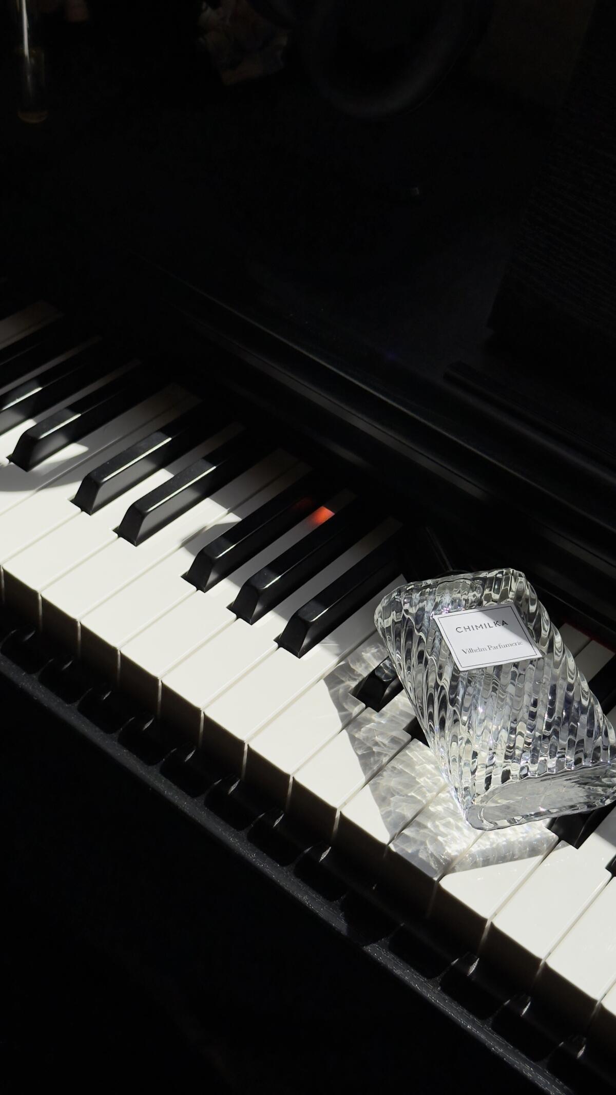 عطر ادکلن چیمیِلکا ویلهلم پارفومری - Chimilka Vilhelm Parfumerie - بررسی، قیمت و خرید