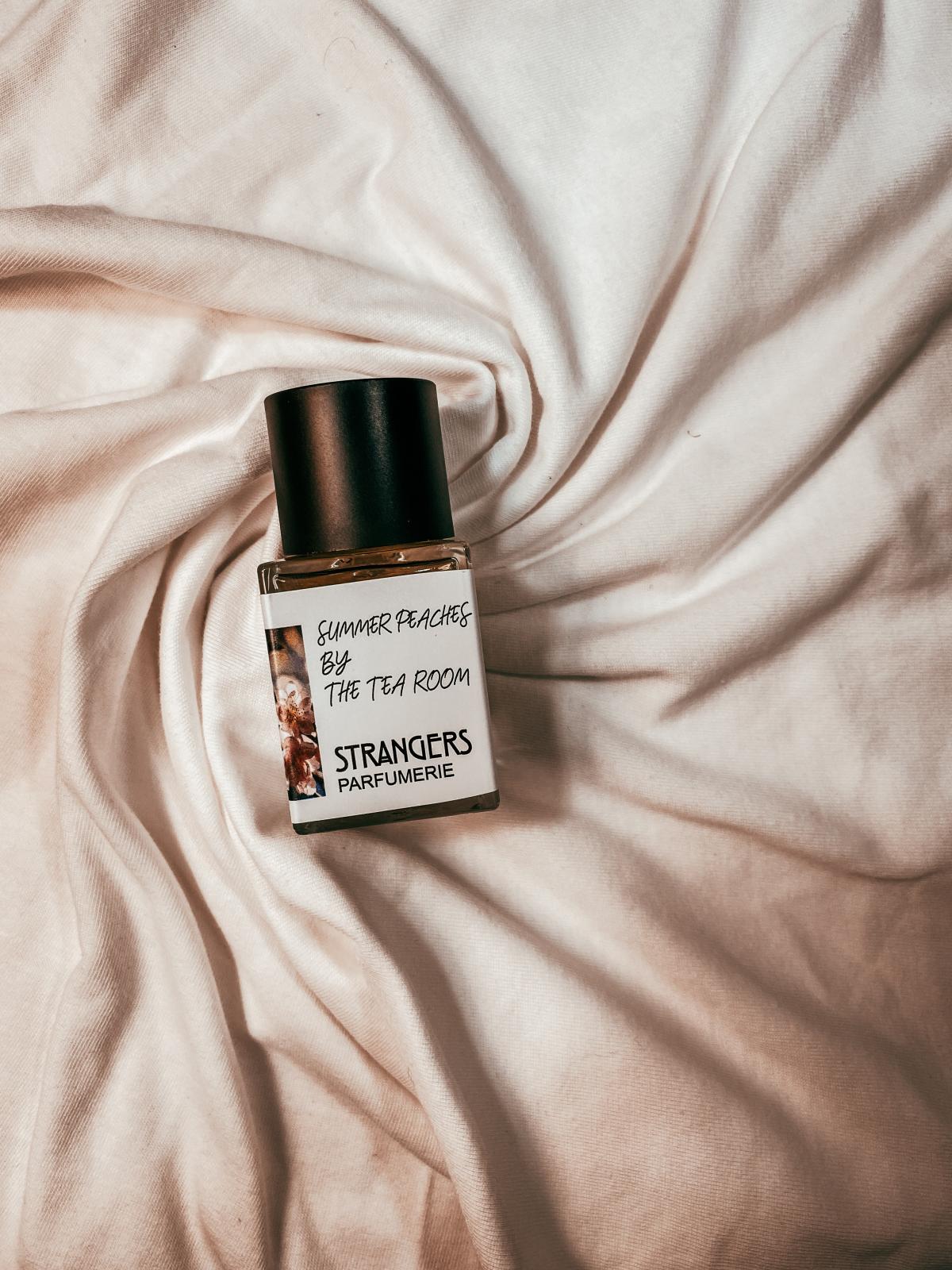 عطر ادکلن سامر پیچِز بای دِ تی روم استرنجرز پرفیومری - Summer Peaches By The Tea Room Strangers Parfumerie - بررسی، قیمت و خرید