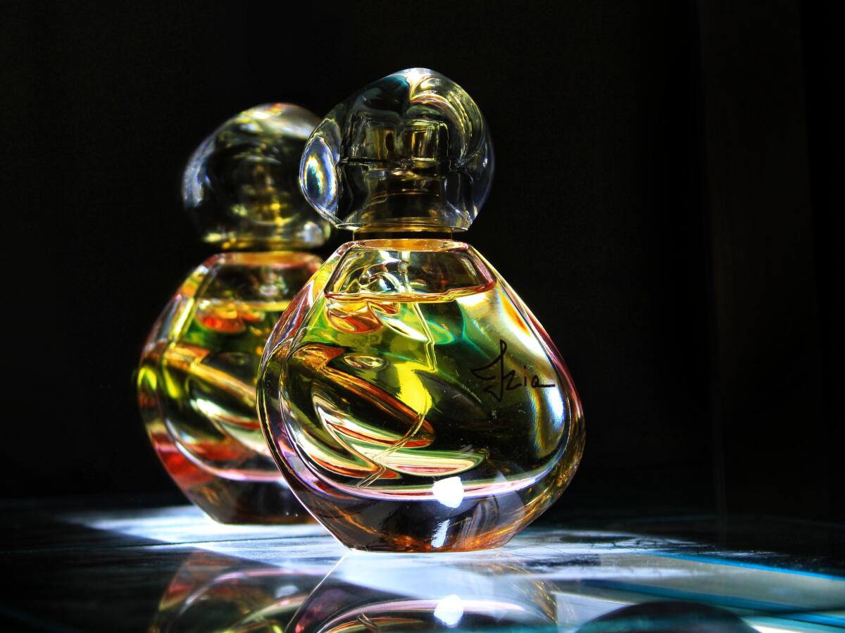 عطر ادکلن ایزیا سیسلی - Izia Sisley - بررسی، قیمت و خرید