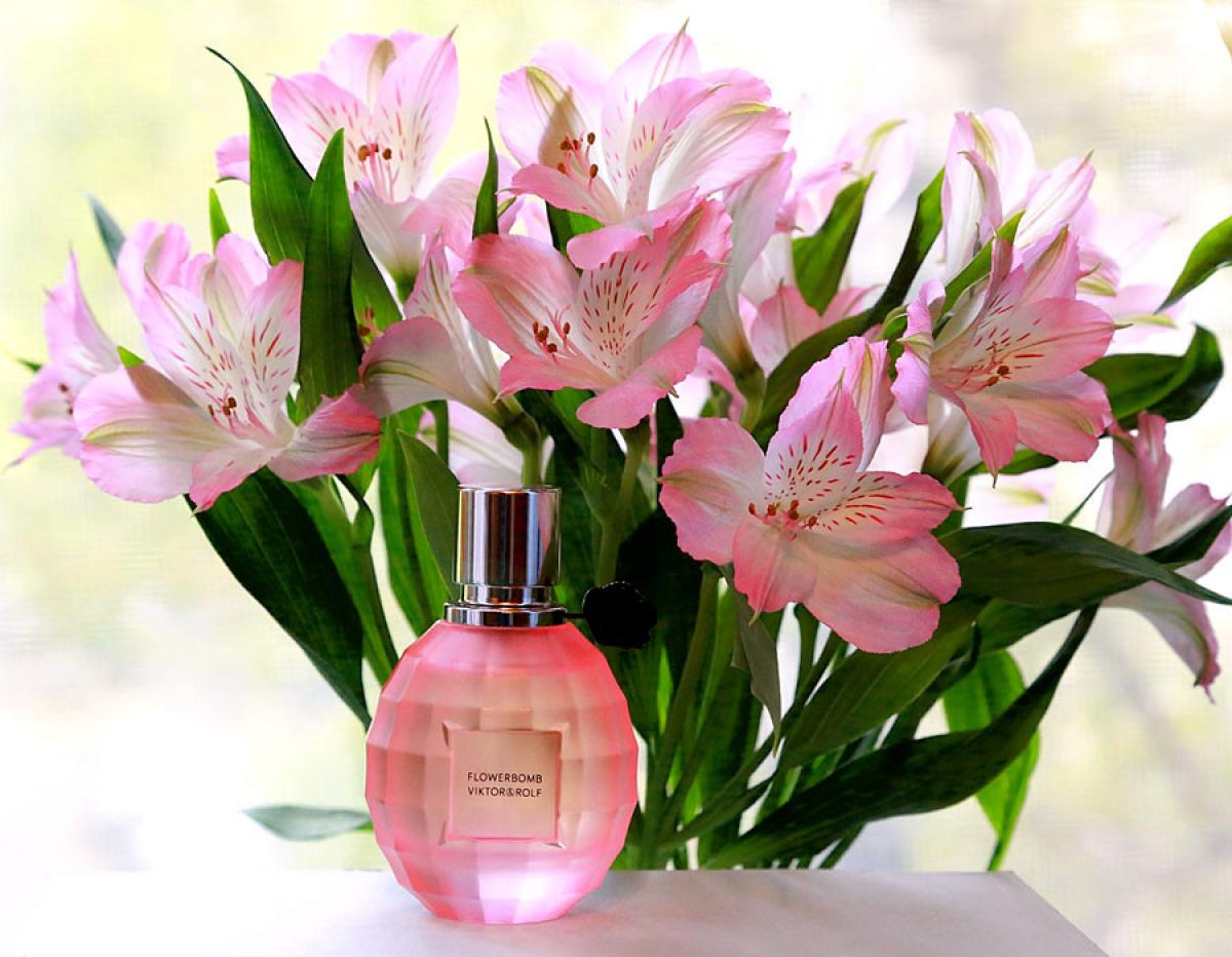 عطر ادکلن فلاوربم لا وی ان رز ۲۰۱۶ ویکتور اند رولف - Flowerbomb La Vie En Rose 2016 Viktor&Rolf - بررسی، قیمت و خرید