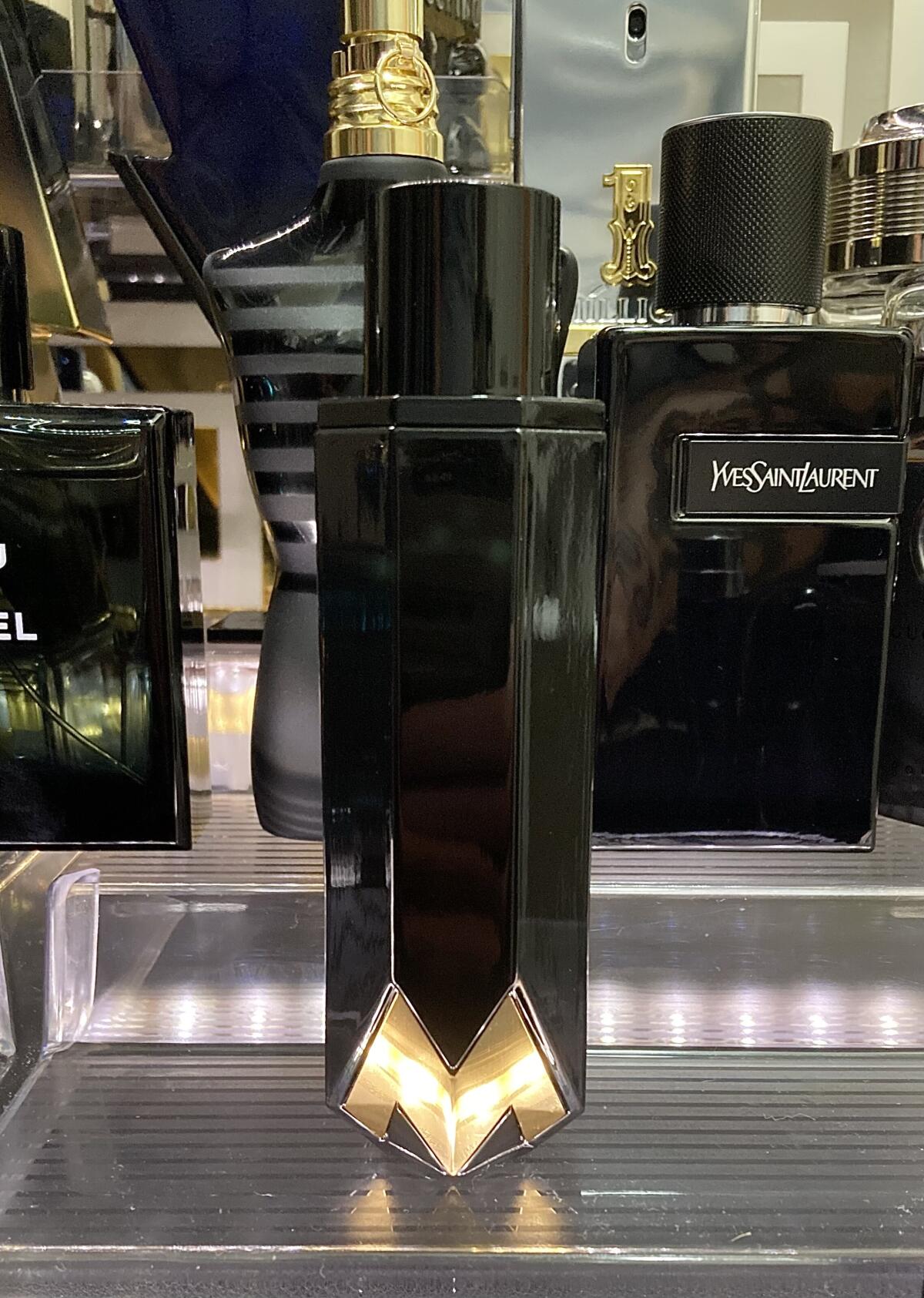 عطر ادکلن اونیکس رویالتی بای مالوما - Onyx Royalty by Maluma - بررسی، قیمت و خرید