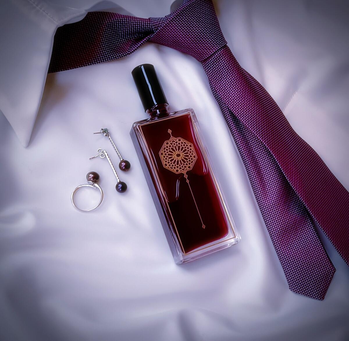 عطر ادکلن زلیگ لیمیتد ادیشن: لا فیل د برلین سرژ لوتنز - Zellige Limited Edition: La Fille de Berlin Serge Lutens - بررسی، قیمت و خرید