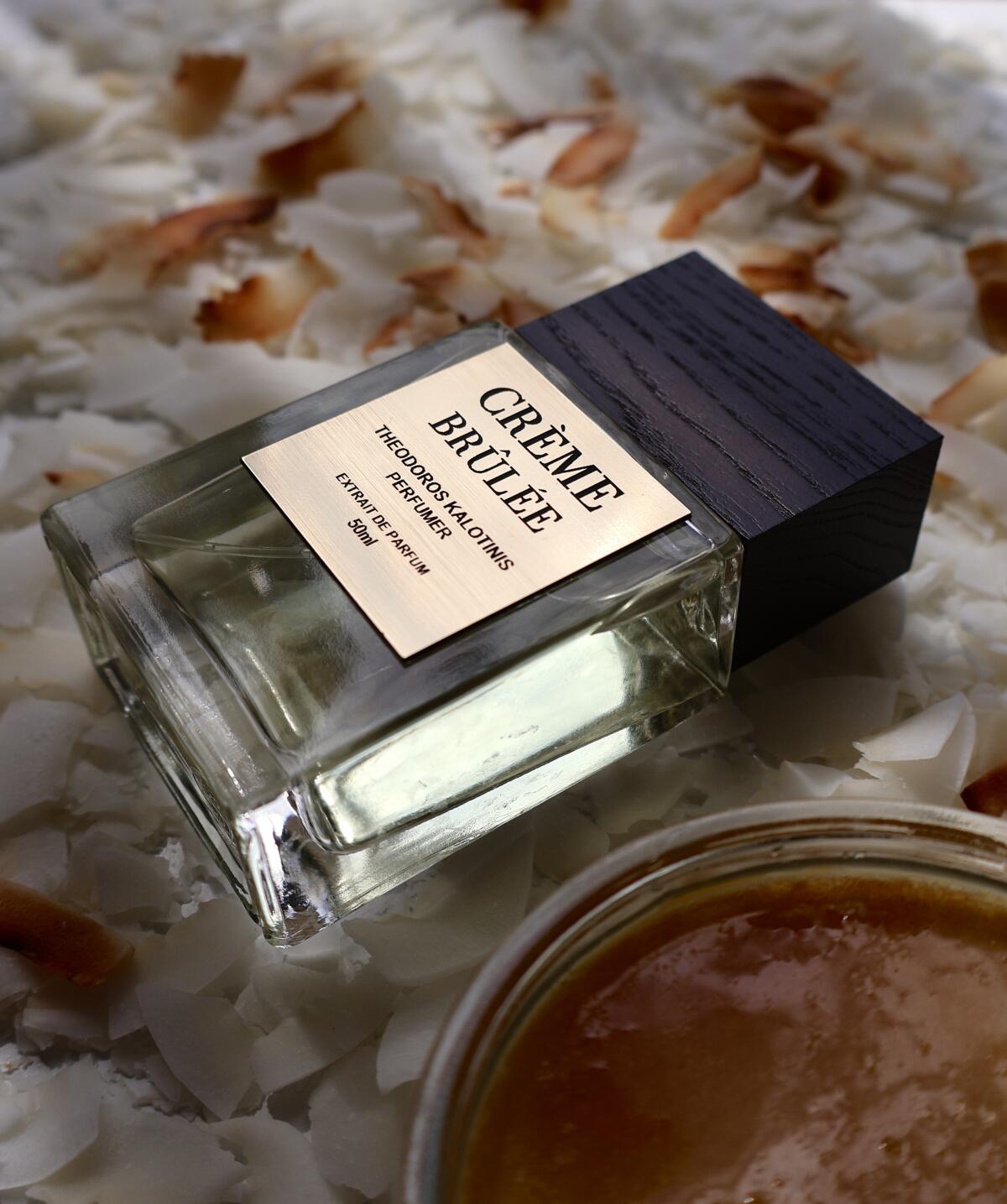عطر ادکلن کرم بروله تئودوروس کالوتینیس - Creme Brûlée Theodoros Kalotinis - بررسی، قیمت و خرید