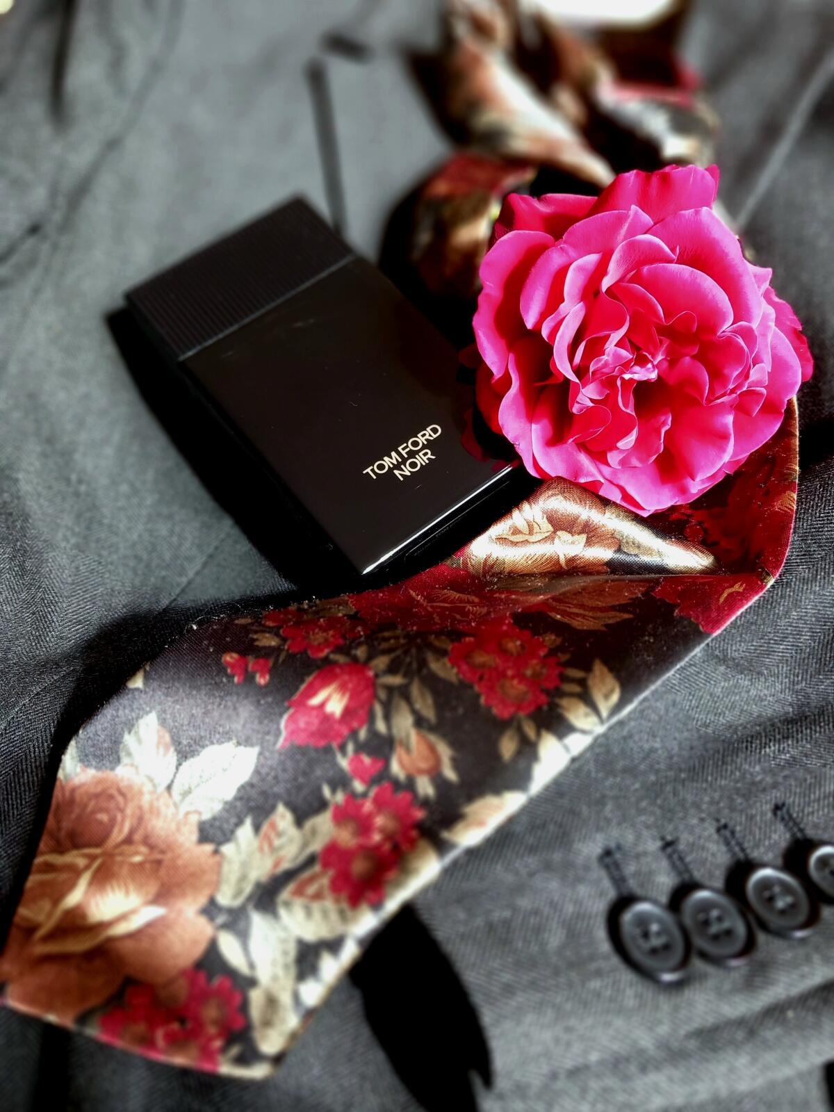 عطر ادکلن نوآر تام فورد - Noir Tom Ford - بررسی، قیمت و خرید