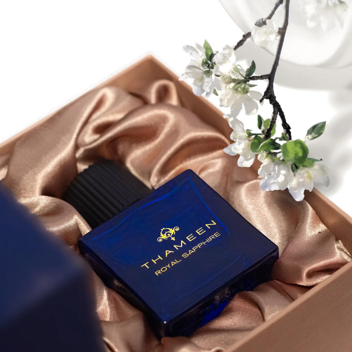 عطر ادکلن رویال سافایر ثَمیِن - Royal Sapphire Thameen - بررسی، قیمت و خرید