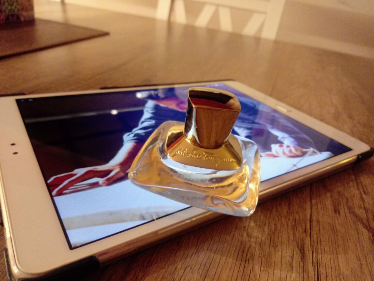 عطر ادکلن اِموزیونه دولچه فیوره او دو پارفوم سالواتوره فراگامو - Emozione Dolce Fiore Eau de Parfum Salvatore Ferragamo - بررسی، قیمت و خرید