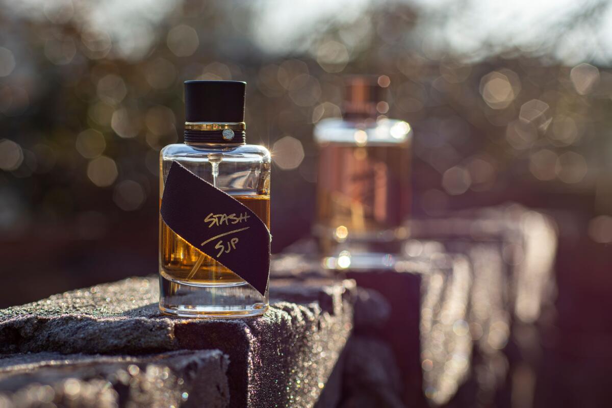 عطر ادکلن اِستَش اِس‌جی‌پی آن‌اسپُکِن سارا جسیکا پارکر - Stash SJP Unspoken Sarah Jessica Parker - بررسی، قیمت و خرید