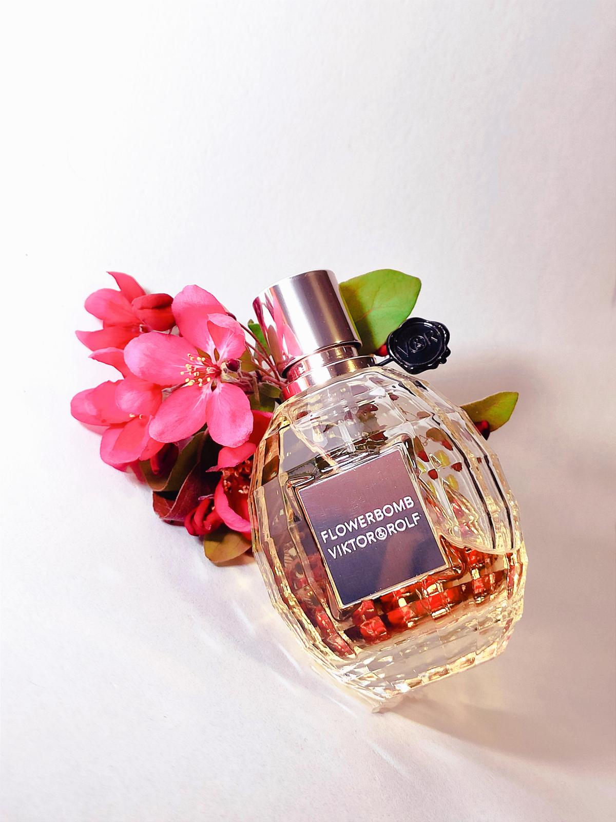 عطر ادکلن فلاور بم او دو تویلت ویکتور اند رولف - Flowerbomb Eau de Toilette Viktor&Rolf - بررسی، قیمت و خرید