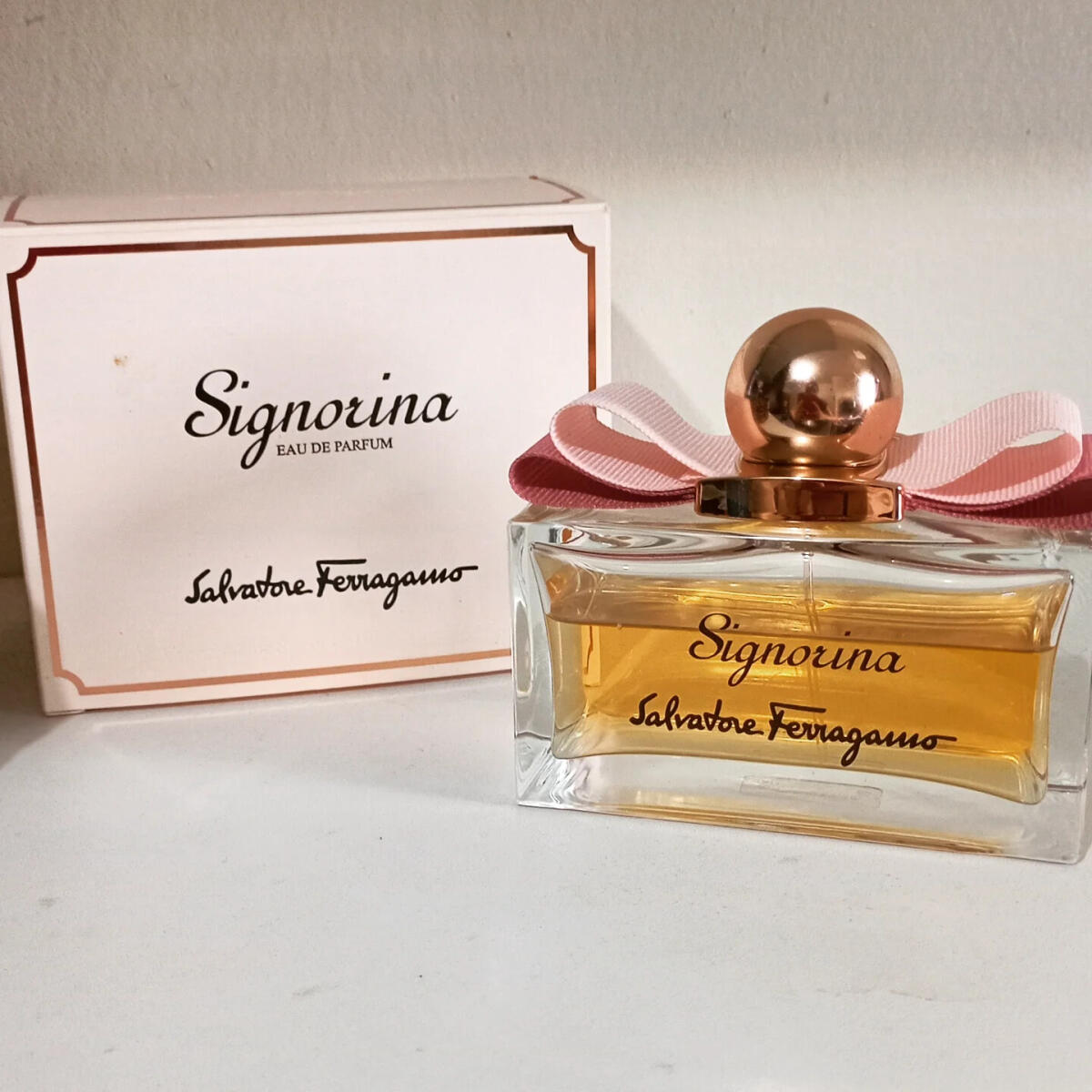 عطر ادکلن سینیورینا سالواتوره فراگامو - Signorina Salvatore Ferragamo - بررسی، قیمت و خرید