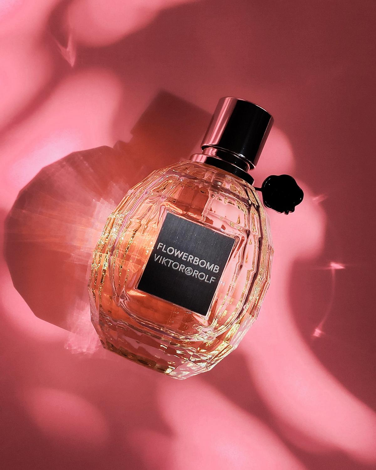 عطر ادکلن فلاور بم او دو تویلت ویکتور اند رولف - Flowerbomb Eau de Toilette Viktor&Rolf - بررسی، قیمت و خرید