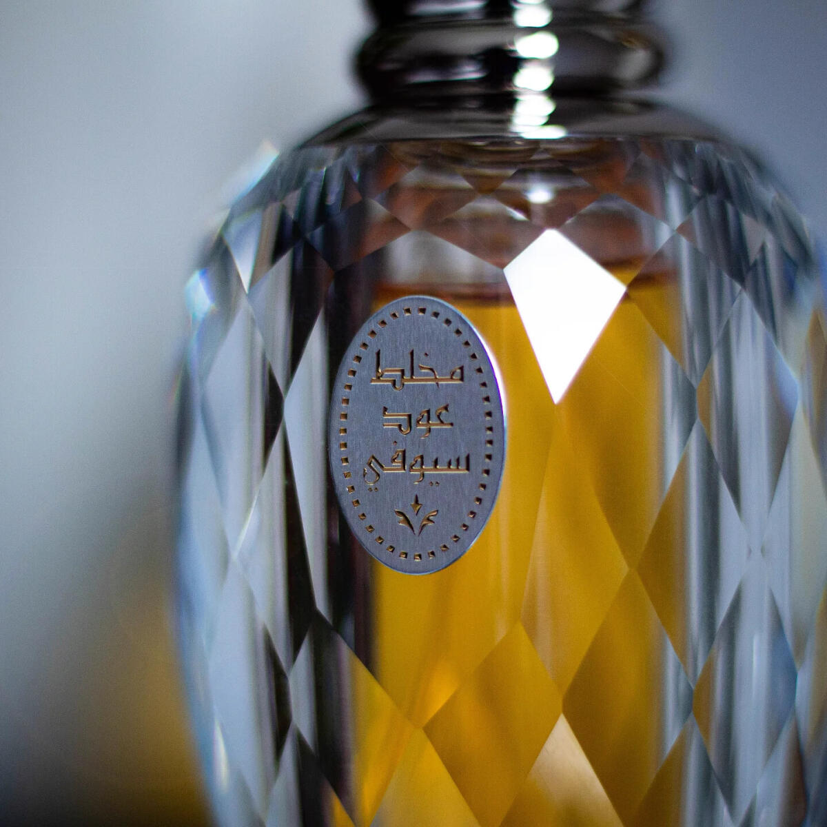عطر ادکلن مخلط عود سیوفی رساسی - Mukhallat Oudh Siufi Rasasi - بررسی، قیمت و خرید