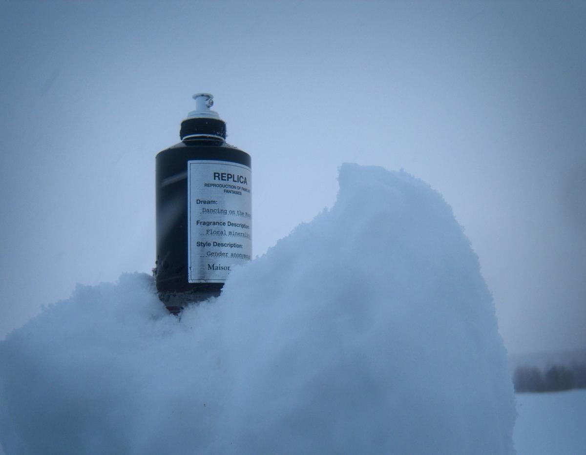 عطر ادکلن دنسینگ آن د مون مِیزون مارتین مارجِلا - Dancing On The Moon Maison Martin Margiela - بررسی، قیمت و خرید