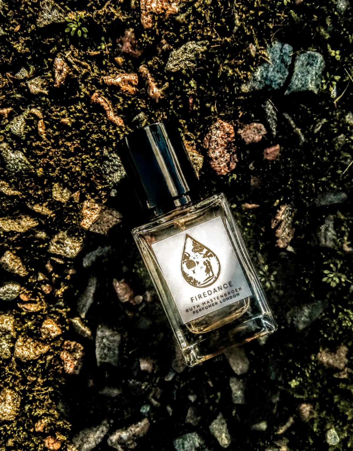 عطر ادکلن فایردنس روث ماستن‌ بروک - Firedance Ruth Mastenbroek - بررسی، قیمت و خرید