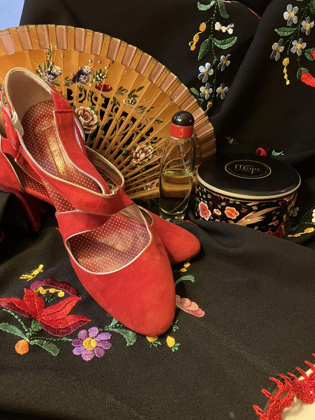 عطر ادکلن ماجا میرورجیا - Maja Myrurgia - بررسی، قیمت و خرید